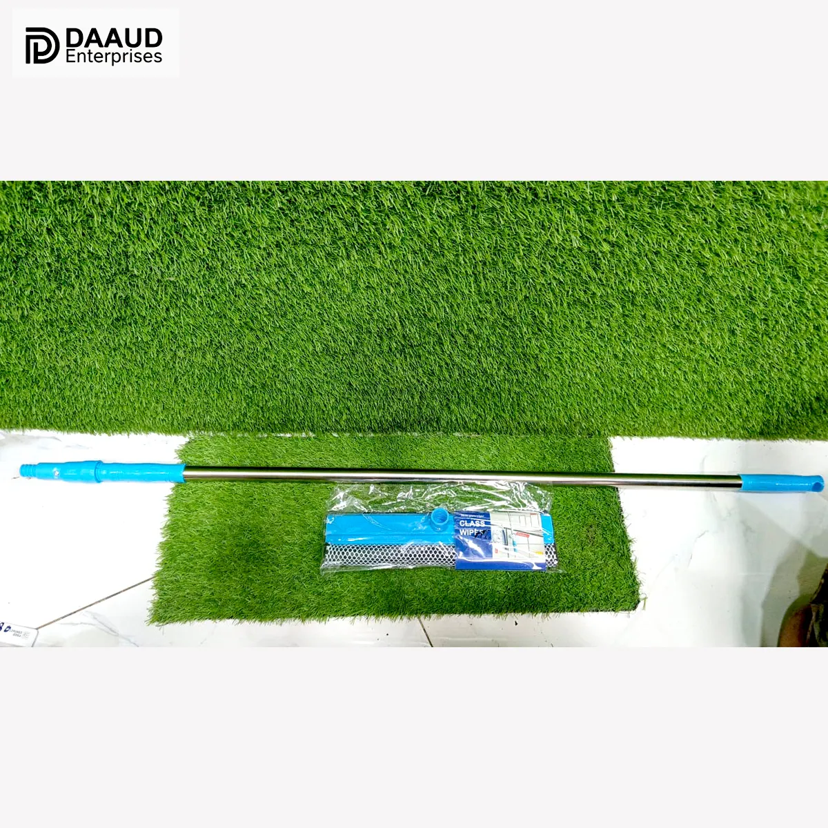 2-in-1-window-squeegee-with-a-telescopic-handle